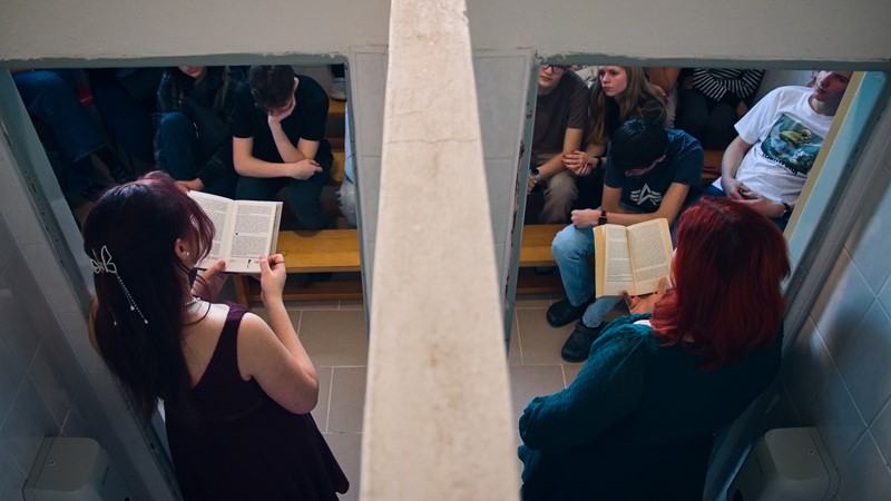 Je to paráda lehnout si na záda a nechat si číst. Vánoční čtení 2024