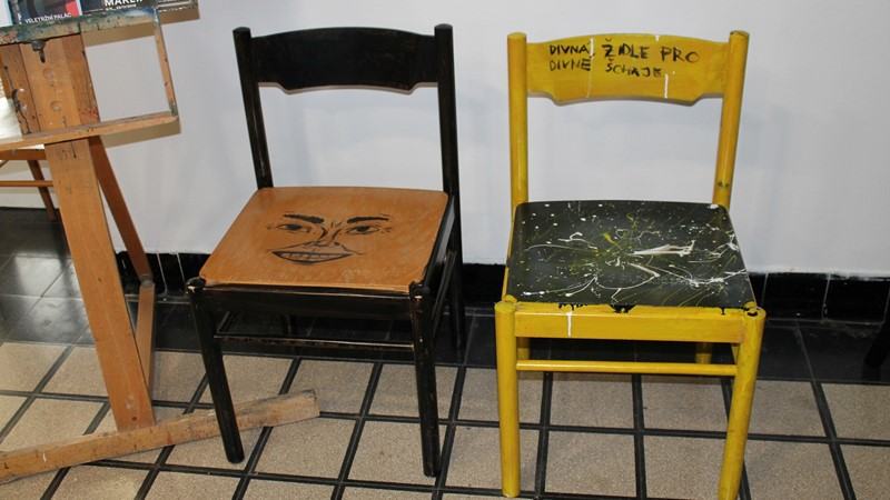 Přines si svou židli aneb Vánoční dárek pro gymnázium